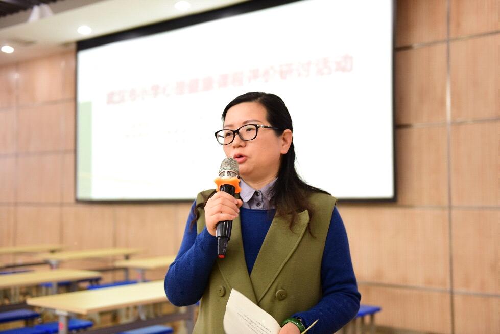 E:\教科院工作 (G)\桌面文件\2017年上半年\4月\华科附小全市研讨活动\陈主任主持.jpg