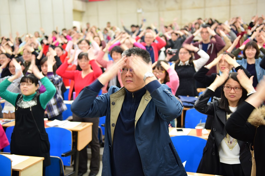 E:\教科院工作 (G)\桌面文件\2017年上半年\4月\华科附小全市研讨活动\暖心活动8.jpg