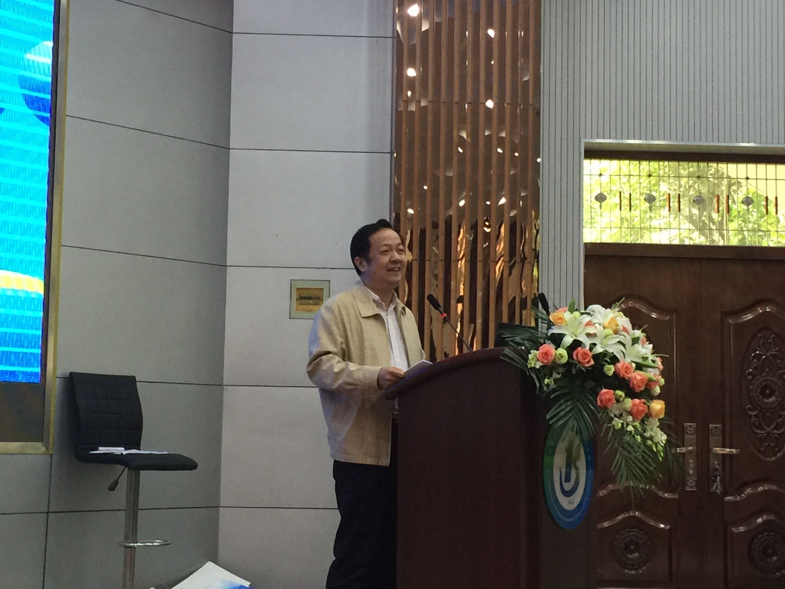 E:\教科院工作 (G)\桌面文件\2018年上半年\4月\开发区一初中研讨活动\照片\朱院长发言.jpg