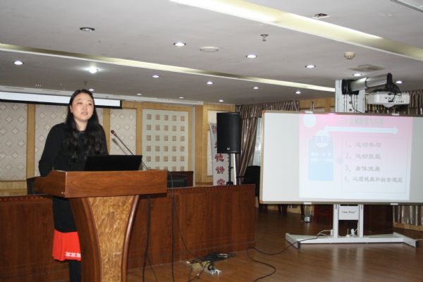 （中小学体育与健康教研员顾静老师做学科分析）