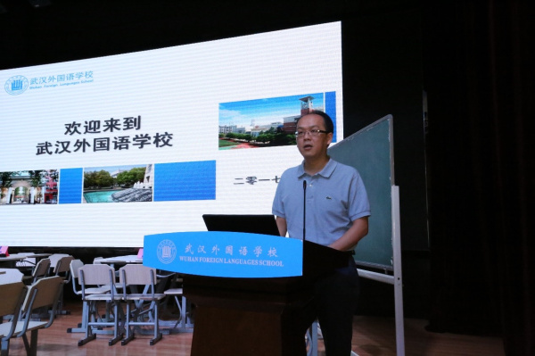 E:\教科院工作 (G)\桌面文件\2017年下半年\9月\第七届高中心理健康优质课评比颁奖典礼\第七届高中心理健康优质课颁奖活动照片\郭校长发言.jpg