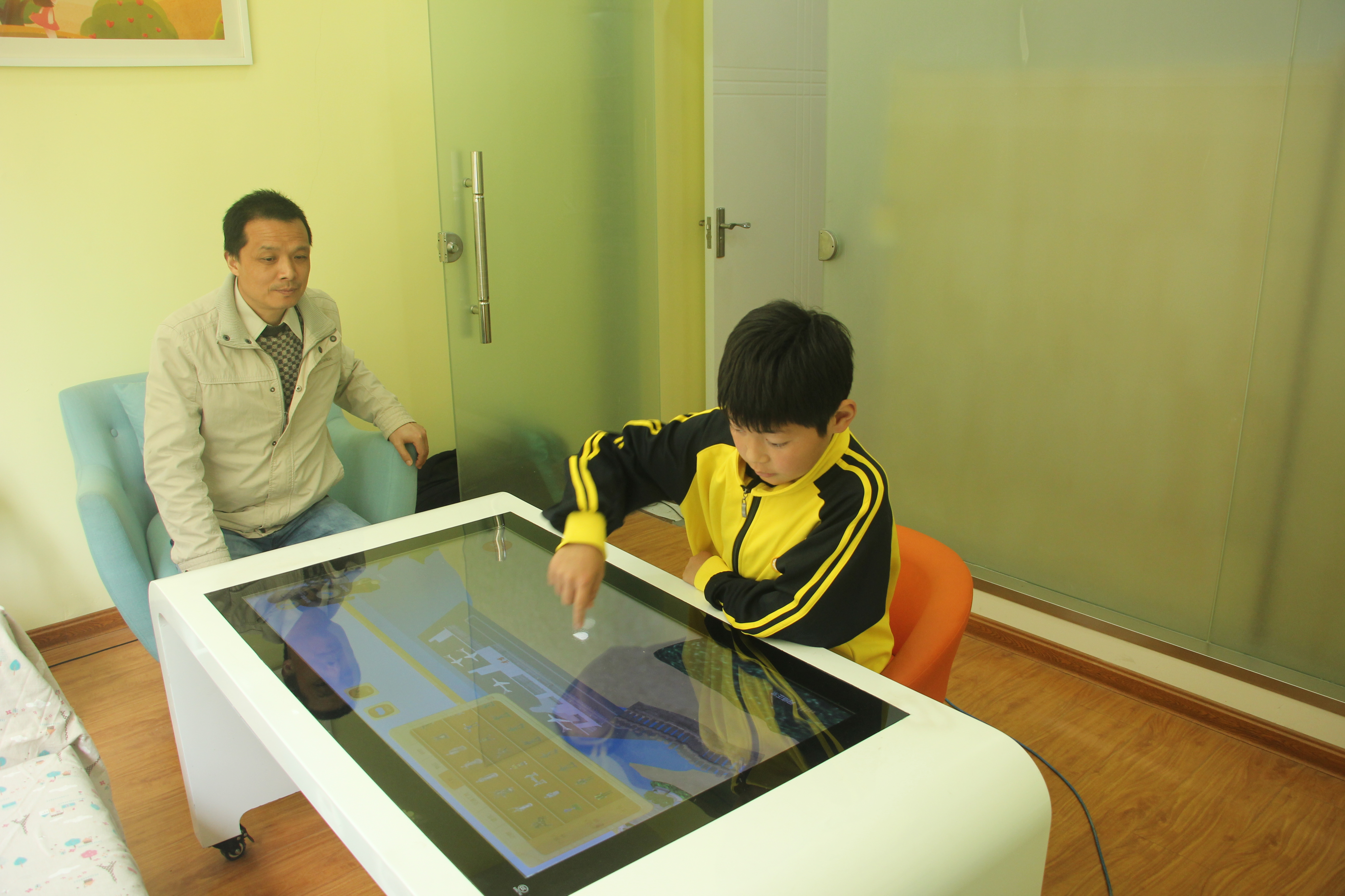 E:\教科院工作 (G)\桌面文件\2018年上半年\4月\三店学校全市研讨活动\4.8市心理健康活动所有照片\4.8市心理健康活动\柳士斌电子沙盘.jpg